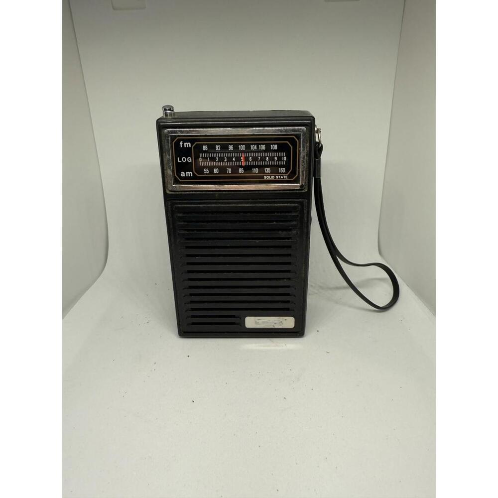 VINTAGE STUDIO 44 SOLID STATE HANDHELD AM FM RADIO WITH CARRYING WRIST STRAP